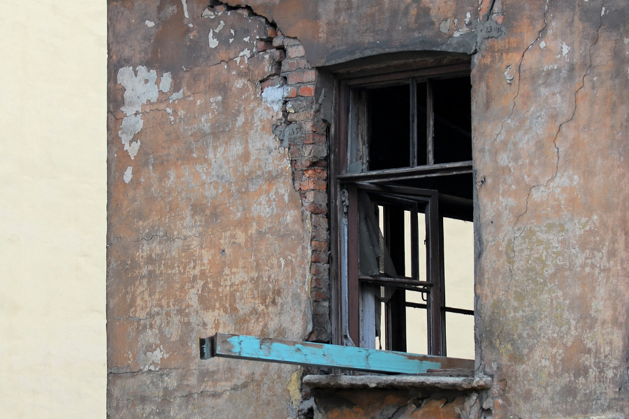 9 Penyebab Keretakan Dinding Rumah & Risiko Strukturalnya